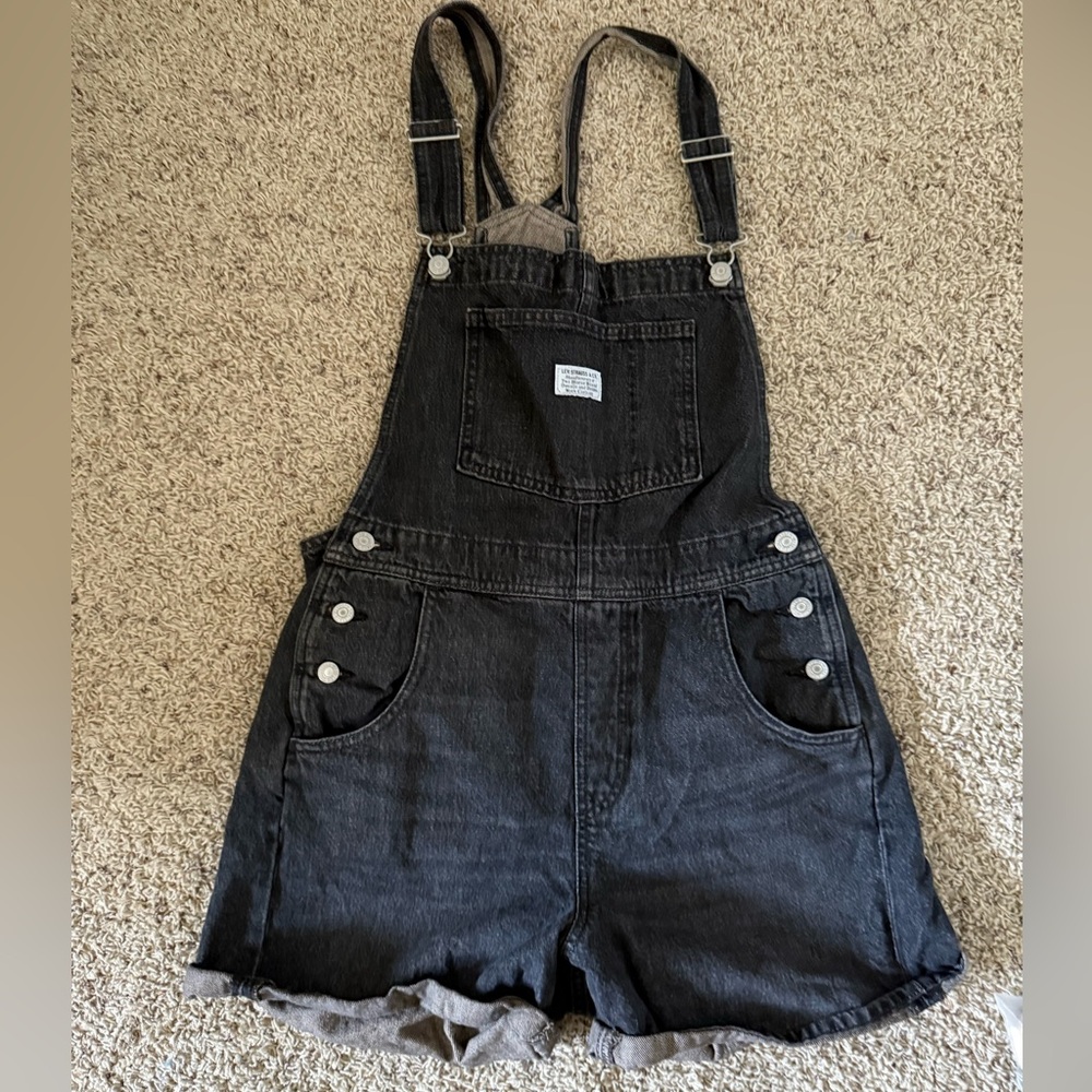 Levi’s black wash denim overalls / shortalls
